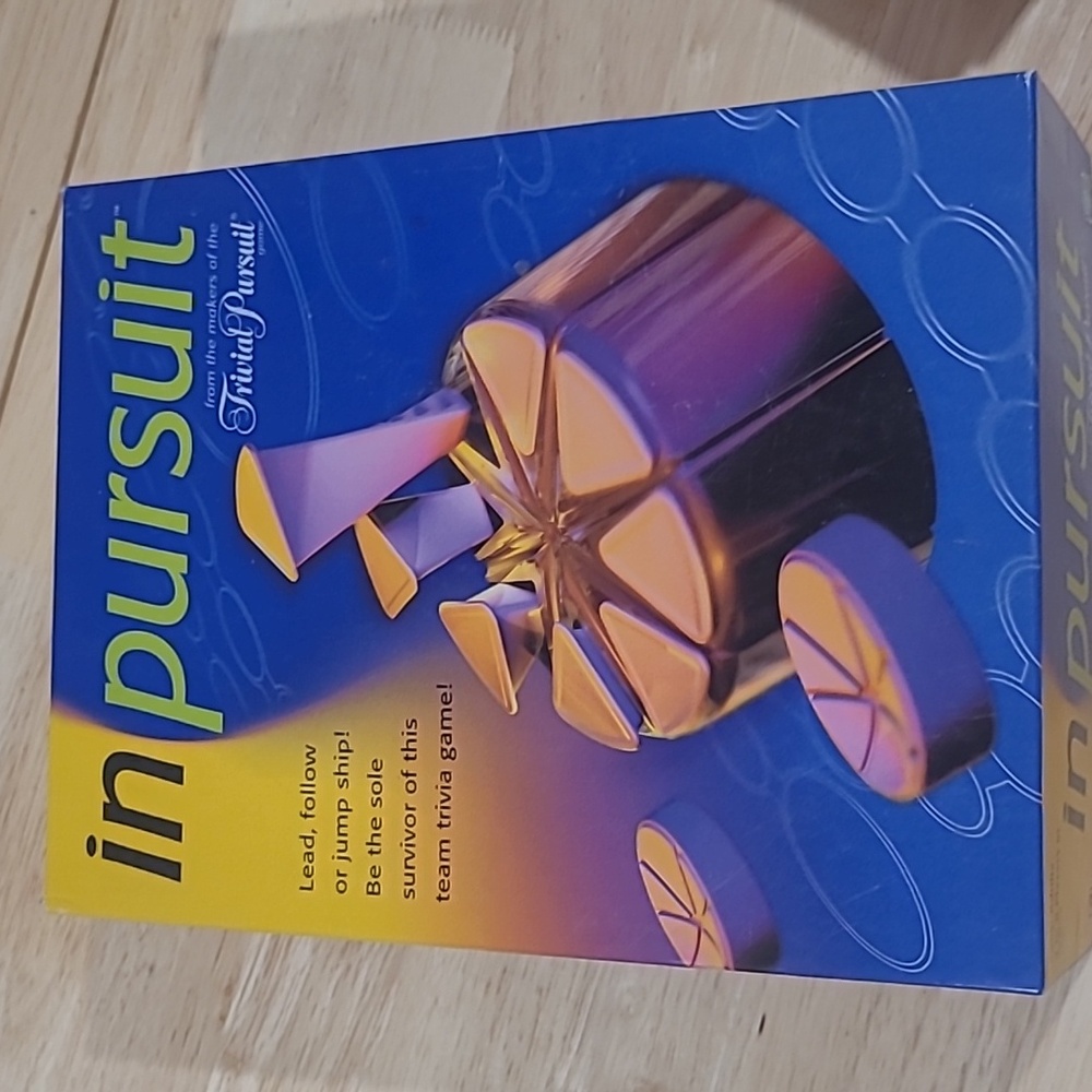 In pursuit board game